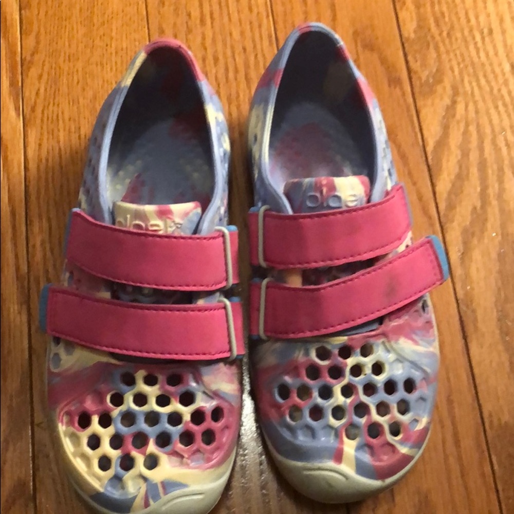 Plae shoes. Little girl size 12.